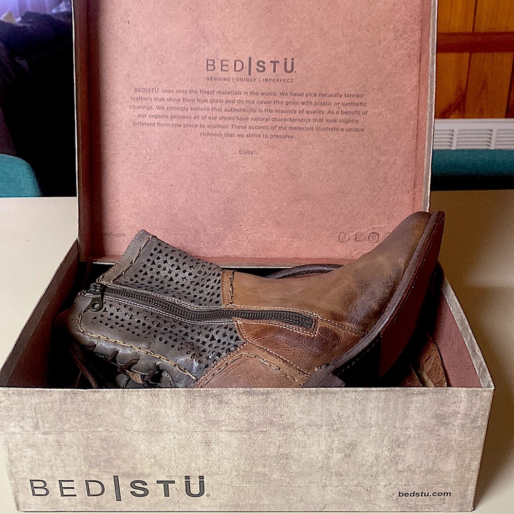 LIKE NEW, with box , size 8.5, only worn a few times